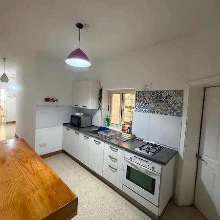 Spacious Double With Balcony, Shared Bathroom * Sliema