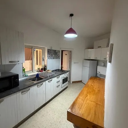 Spacious Double With Balcony, Shared Bathroom Homestay szállás Sliema